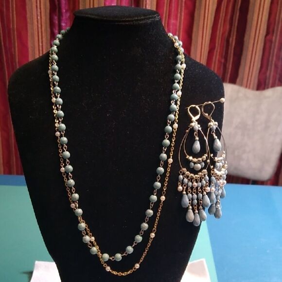 Elegant Gold/Silver Tone Metal and Blue Beaded Necklace & Chandelier Earring - Picture 1 of 8